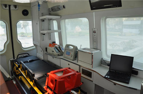 壶关县救护车内部